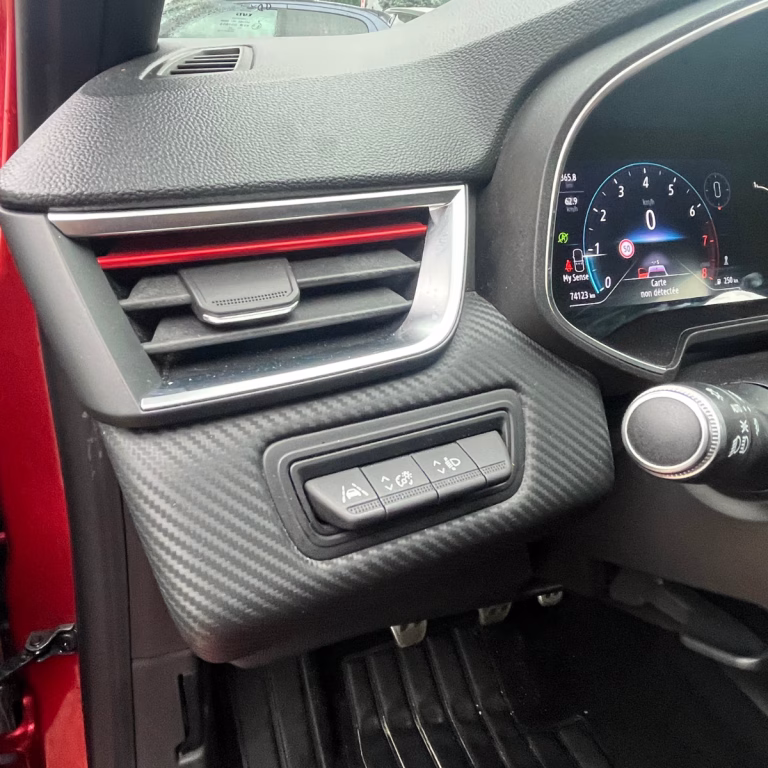 Tableau de bord Clio 5 RS Line finition carbone location Algérie