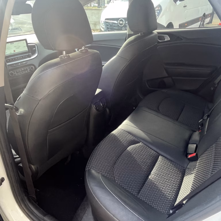 Sièges arrière confortables Renault Clio 5 RS Line location voiture Algérie