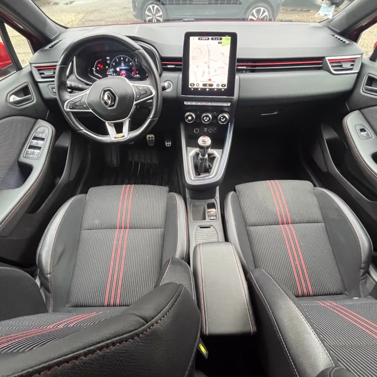 Intérieur complet Clio 5 RS Line rouge location voiture premium Algérie