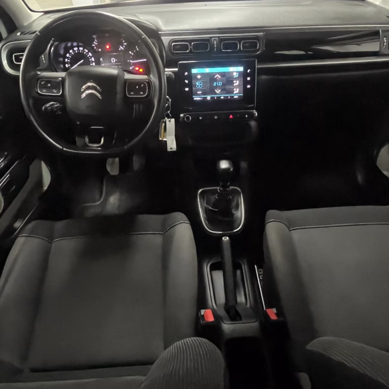 Intérieur et volant Citroën C3 100cv – Location premium Algérie