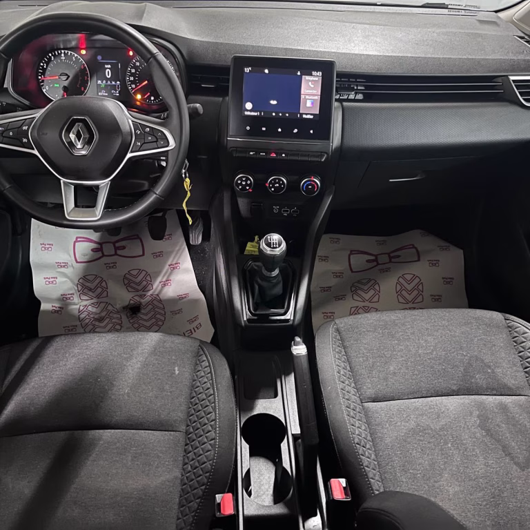 Intérieur tableau de bord Clio Business 2021 - boîte manuelle et climatisation