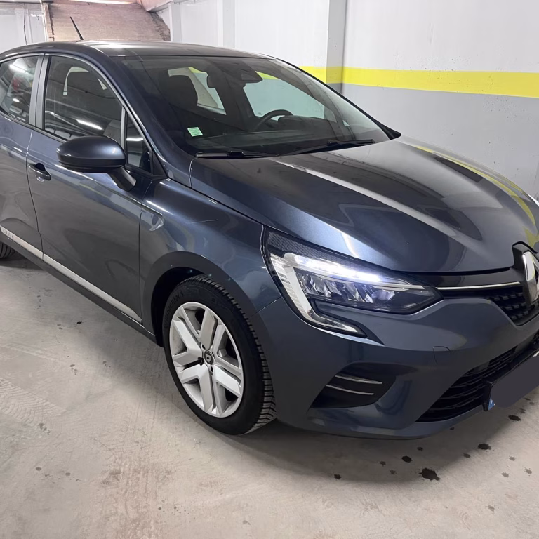 Réserver cette Clio Grise Business 2021 TCe 90ch pour livraison à l'aéroport d'Alger