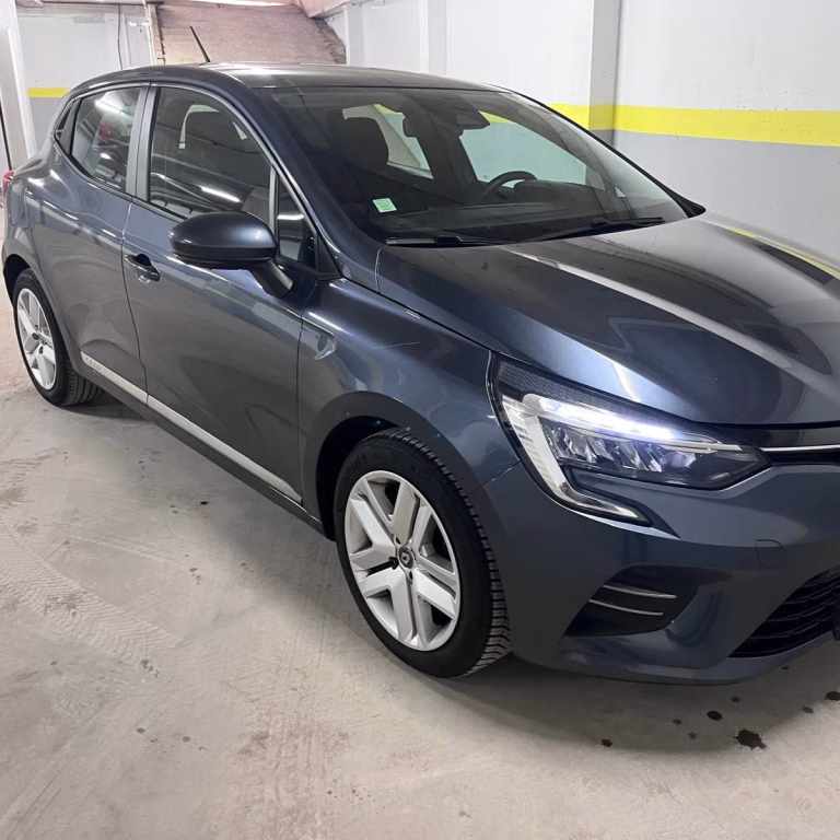 Location Renault Clio 1.0 TCe 90ch Grise - Business 2021 livraison à l'aéroport d'Oran