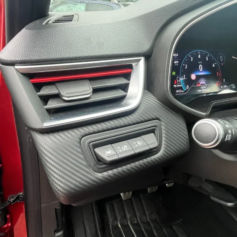 Tableau de bord Clio 5 RS Line finition carbone location Algérie