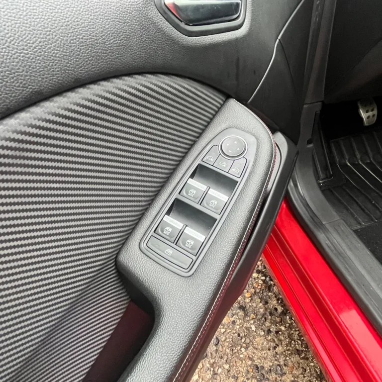 Intérieur porte Renault Clio 5 RS Line finition premium location Algérie