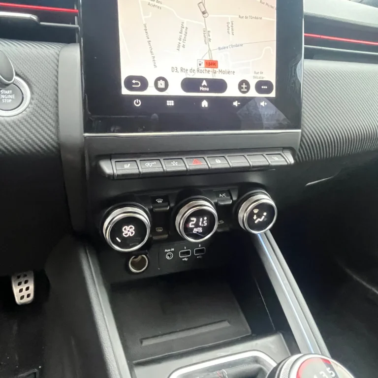 Écran tactile Clio 5 RS Line GPS et Apple CarPlay location voiture Algérie