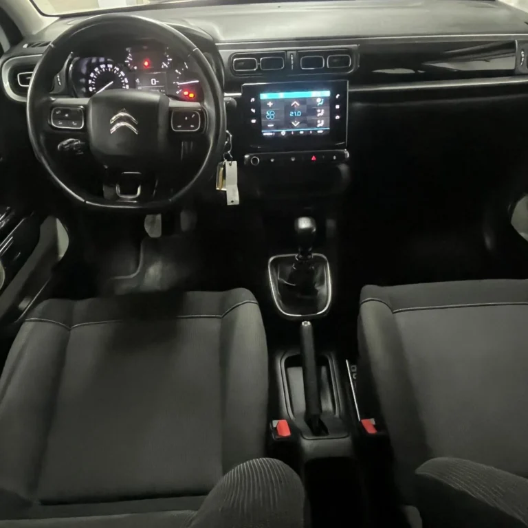 Intérieur et volant Citroën C3 100cv – Location premium Algérie