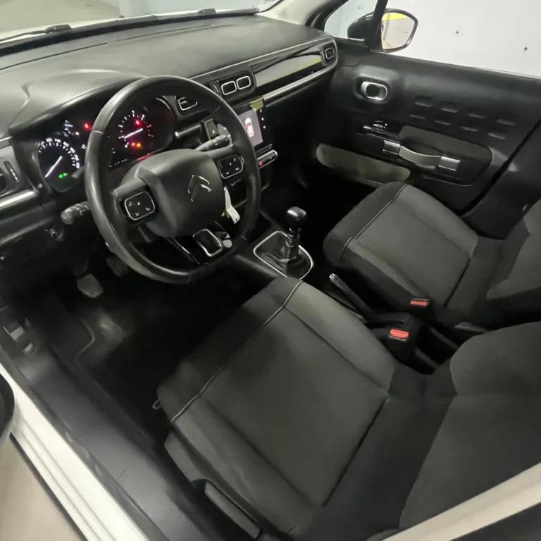 Intérieur volant Citroën C3 100cv – Location premium Algérie