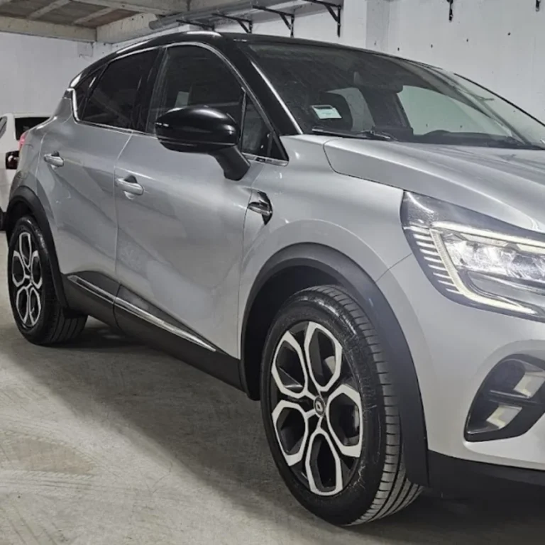 Profil gauche et jantes alliage du Renault Captur Intense. Location SUV Aéroport Oran.