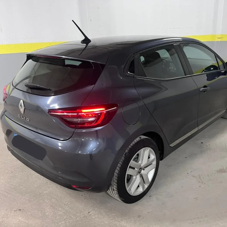 Location Renault Clio 1.0 TCe 90ch Grise : coffre spacieux