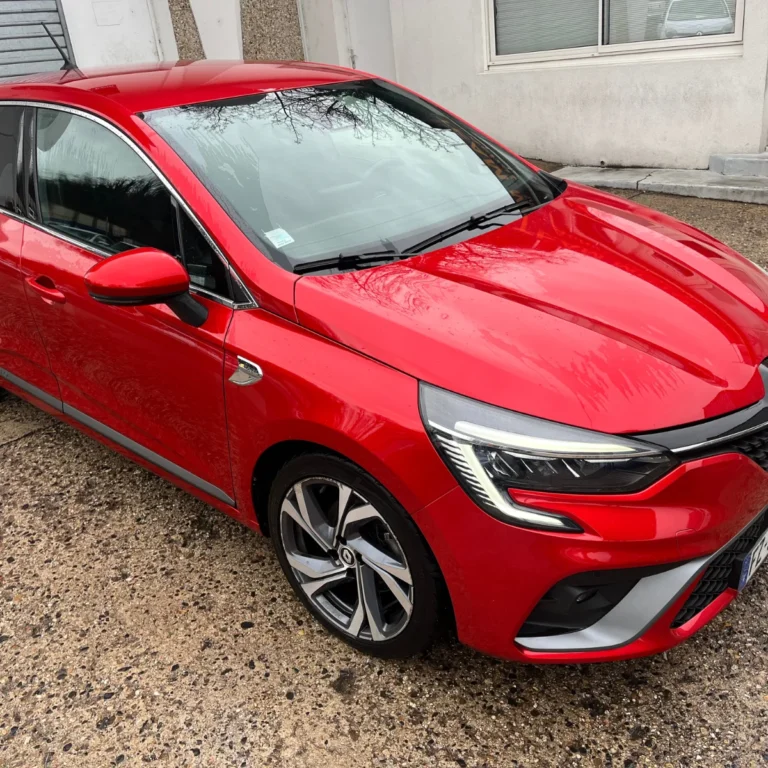 Renault Clio 5 RS Line rouge vue avant gauche – location voiture en Algérie depuis la France